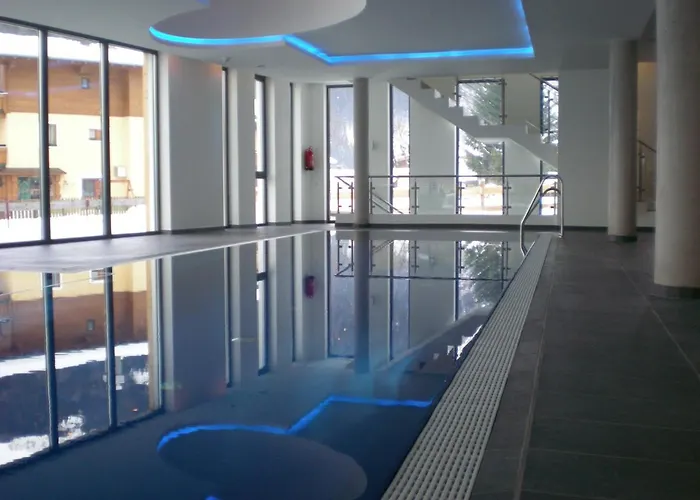 Schoenblick Mountain - By Smr - Inc Close To Gondola ラウリス